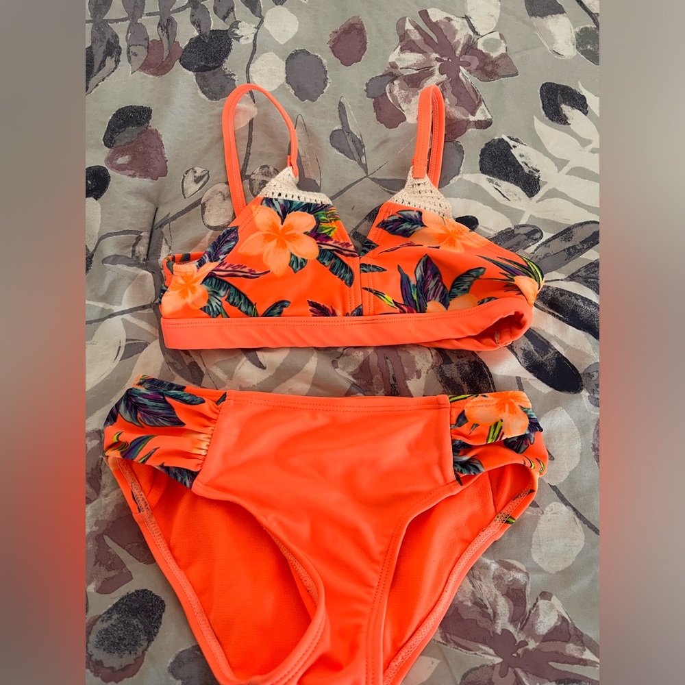 Girls swimsuit 2 piece Size 6/6x